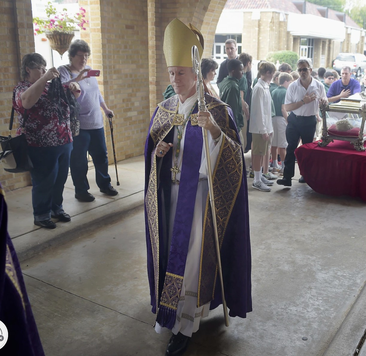 Papal FAFO strikes Texas bishop